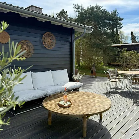 Med Anneks Naer Hyllingebjerg